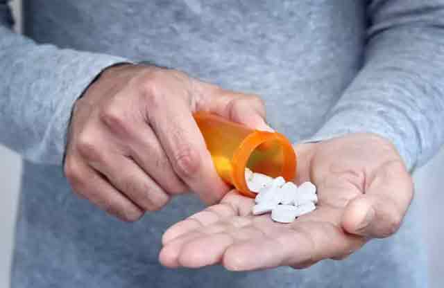 Bu ilaçları içerken bir kez düşünün! Milyonlarca kişinin hayatını tehlikeye atıyorlar!