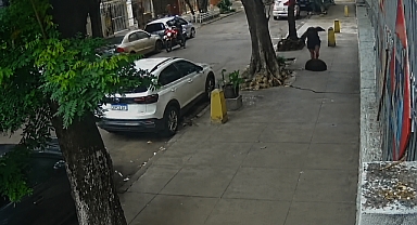 Kaldırımda yürüyen kadın kanalizasyona düştü, rögar kapağı üstüne kapandı